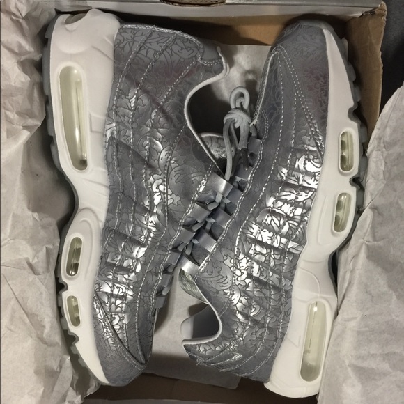 AIRMAX 95 ANNIVERSARY AIR MAX ETCHED LASER SILVER - Picture 3 of 3
